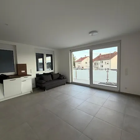 4-zimmer-wohnung Mit Balkon, Fernblick, Parkplatz, Wlan, Einbaukueche, Bad & Gaeste-wc *